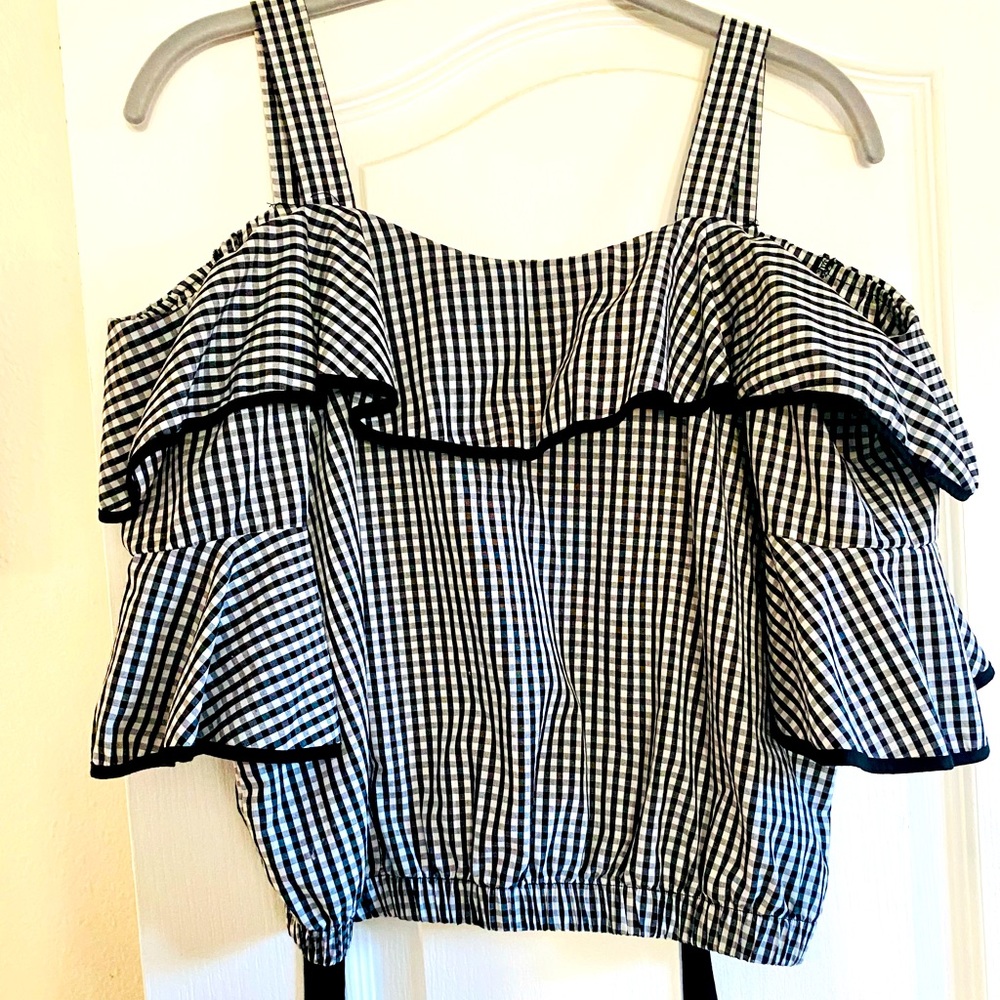 Vintage ruffled checkered black + white top, great condition,size S/M